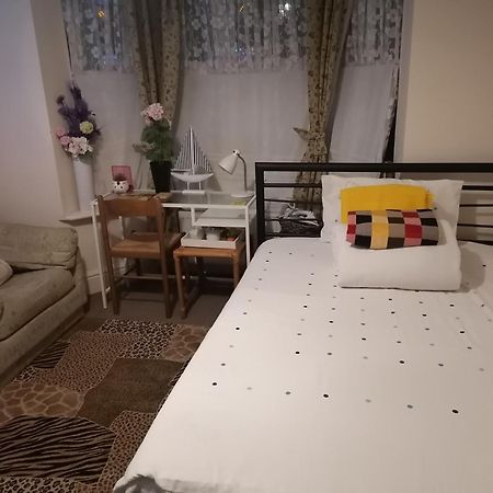 Big Private Room In Town Centre Eastleigh Buitenkant foto