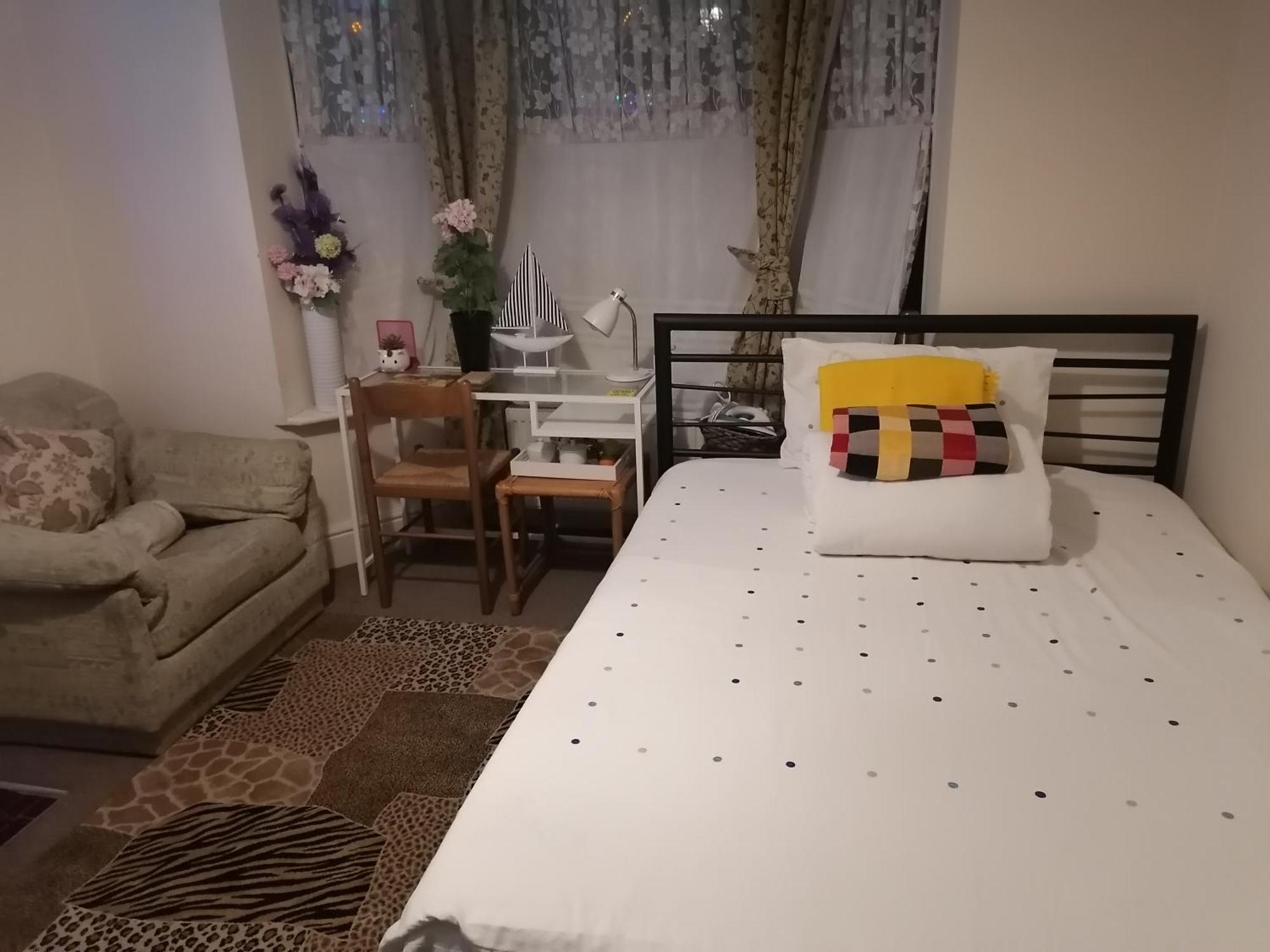 Big Private Room In Town Centre Eastleigh Buitenkant foto
