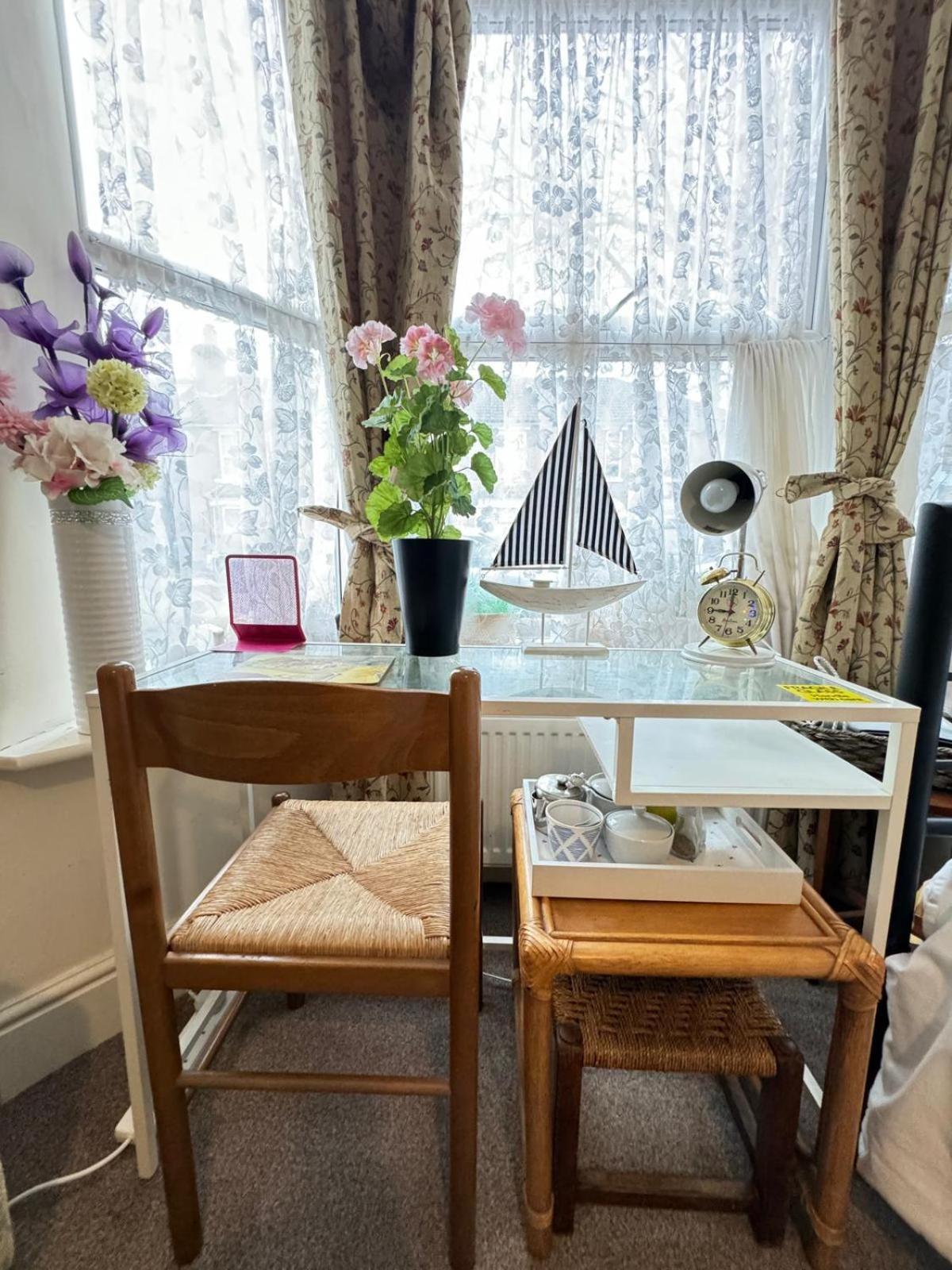 Big Private Room In Town Centre Eastleigh Buitenkant foto