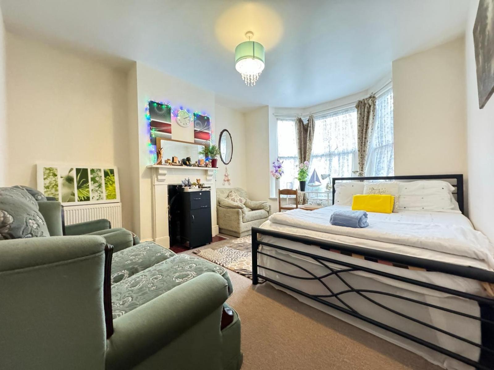 Big Private Room In Town Centre Eastleigh Buitenkant foto